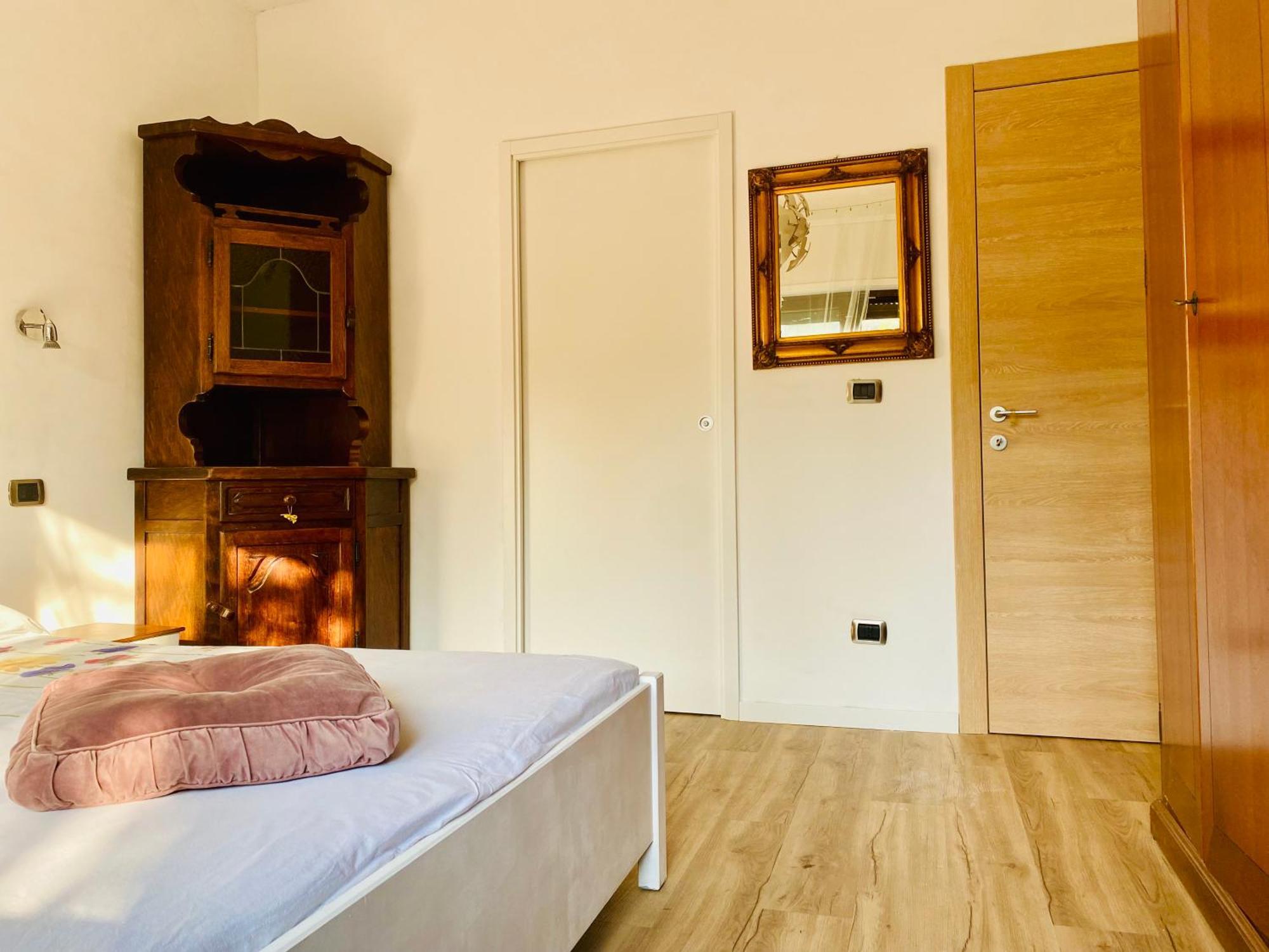 The Luxory Cat Bed & Breakfast