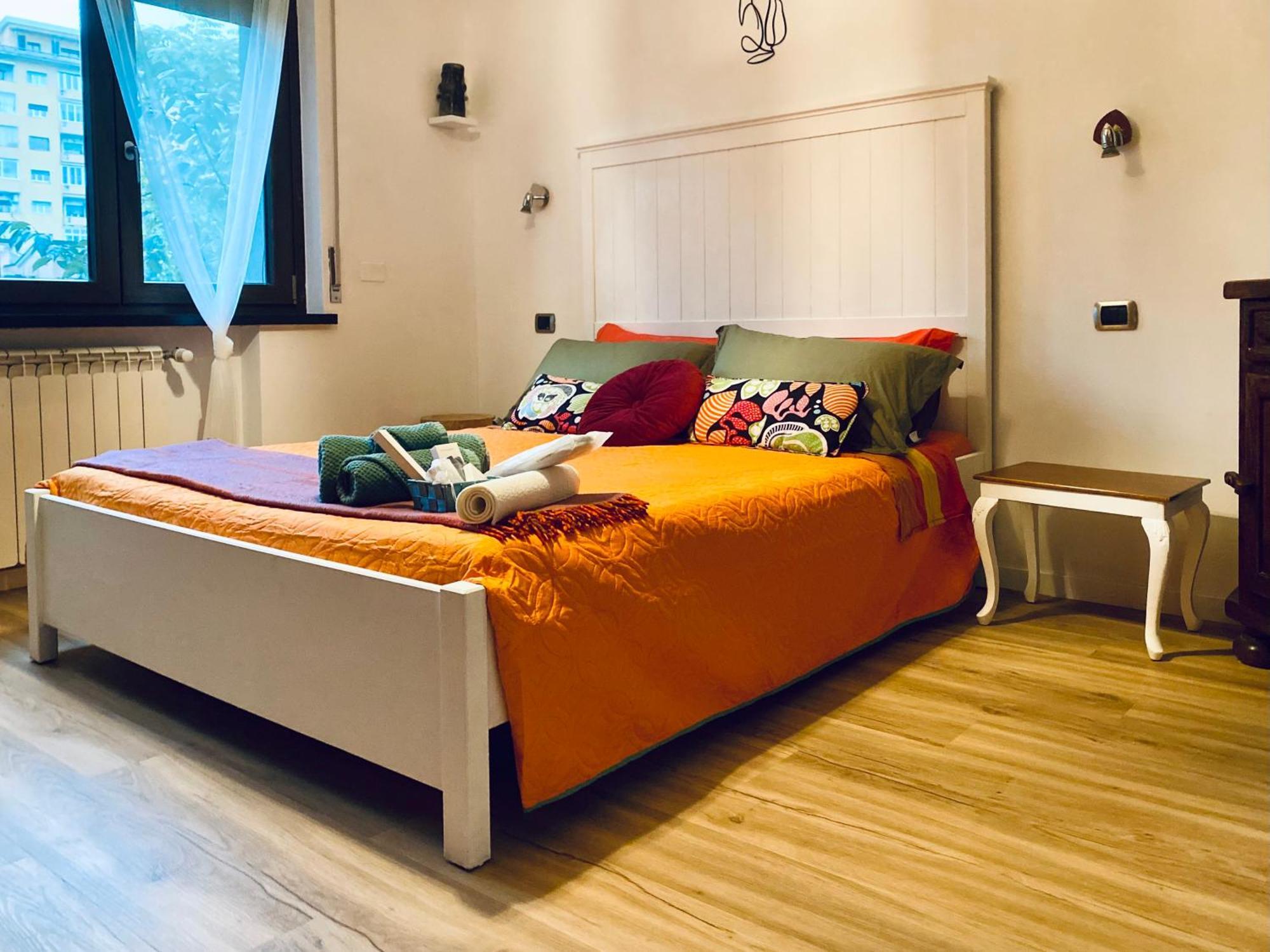 The Luxory Cat Bed & Breakfast Milan
